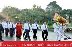 Lãnh đạo Hà Tĩnh dâng hương tưởng niệm Bác Hồ nhân kỷ niệm 75 năm Quốc khánh nước CHXHCN Việt Nam