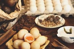 Cách làm trứng muối cho vào nhân bánh Trung thu tuyệt ngon của U40 Sài Gòn