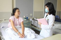 Phẫu thuật cắt khối u 'khủng' nặng 4 kg