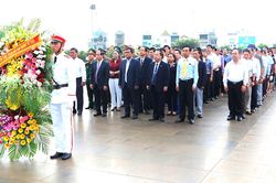 Gia Lai: Dâng hoa, dâng hương Chủ tịch Hồ Chí Minh