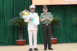 Trao quyết định phong hàm Thiếu tướng cho đồng chí Cao Đăng Hưng