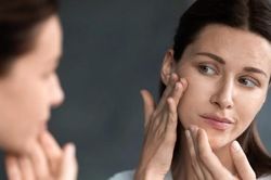 Mới hơn 20 tuổi mà da đã lão hóa xỉn màu, hóa ra có một lý do khó ai tránh được
