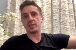 Gary Neville: 'Muốn tranh vô địch, MU cần bổ sung 5 ngôi sao'