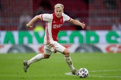 Bảng thống kê Van de Beek khiến Bruno sướng như bắt được vàng