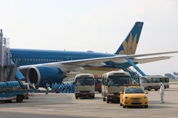 Nối lại đường bay quốc tế, còn nhiều vấn đề phải xử lý