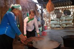 Đón tết tháng Bảy ở làng người Giáy