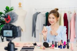 Tiêu dùng thông minh: Túi tiền là của bạn, nhưng ai đang thực sự kiểm soát nó?