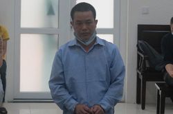 Bị chậm trả tiền, mang dao bầu đến 'xử' bà lão 'cầm họ'