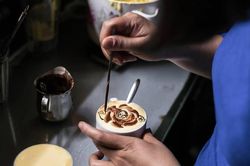 Quán cà phê trên gác nhỏ lâu đời bậc nhất Hà Nội