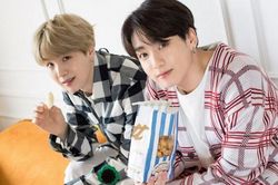Phản ứng của BTS khi Suga, Jungkook khoe tài nấu nướng
