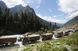 Trung-Ấn lại 'gầm gừ nhau' trên dãy Himalaya
