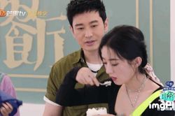 Triệu Lệ Dĩnh bị chỉ trích vì hành động thiếu tinh tế, nhã nhặn trong show truyền hình mới
