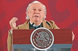 Bộ trưởng Môi trường Mexico từ chức sau tranh cãi về chất diệt cỏ