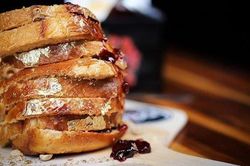 Tròn mắt ngắm nhìn chiếc bánh mì trị giá 8 triệu đồng