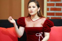 Nữ ca sĩ 'Gọi giấc mơ về' bán nhà của mẹ, sốc nặng khi bị người đỡ đầu lừa gạt