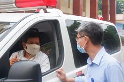 Ông Đoàn Ngọc Hải đi dép tổ ong, lái xe chở bệnh nhân nghèo từ Hà Nội về Hà Giang: 'Tôi không làm màu hay mong muốn sẽ được nổi tiếng'