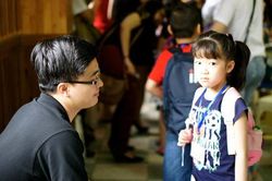 'Cay khóe mắt' trước bài thơ của bố gửi con gái vào lớp 1: 'Cha muốn con trở thành một người tử tế...'