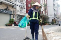 Người làm đẹp phố phường