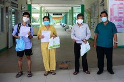 Cụ 72 tuổi cùng 7 người khác ở Đà Nẵng khỏi bệnh COVID-19