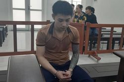 Bảo vệ bãi máy xúc bị tên trộm đâm liên tiếp nhưng may mắn thoát chết