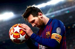 Rivaldo: 'Không ai giúp đỡ Messi ở Barca'