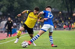 MU bất ngờ chiêu mộ cầu thủ chạy cánh của Dortmund