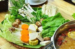 Bí quyết chọn rau an toàn và hợp vị cho món lẩu
