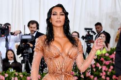 8 câu chuyện 'dở khóc dở cười' sau những chiếc váy huyền thoại của sao Hollywood
