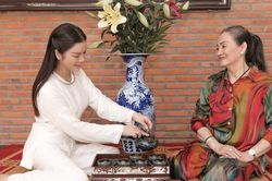 Lý Nhã Kỳ xây từ đường báo hiếu cha mẹ