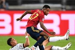 'Messi mới' của Barca làm nên lịch sử khi khoác áo Tây Ban Nha