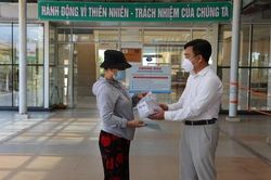 Thêm 13 bệnh nhân mắc Covid-19 khỏi bệnh được xuất viện