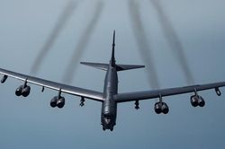 Nga điều 8 tiêm kích chặn đầu 3 'pháo đài bay' B-52 Mỹ gần Crimea