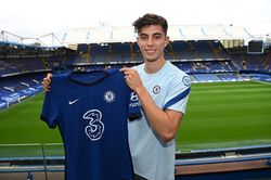 Chelsea nổ 'bom tấn' chuyển nhượng kỷ lục; Đoàn Văn Hậu có thay thế được Đình Trọng?