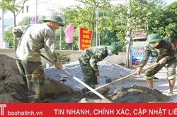 Gần 100 cán bộ, chiến sỹ bộ đội giúp phường Nguyễn Du chỉnh trang đô thị