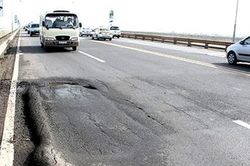 Không có chuyện tiến độ dự án sửa chữa mặt cầu Thăng Long bị chậm do chờ chuyên gia