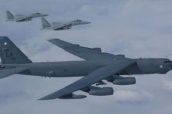 Nga điều 8 tiêm kích chặn 'pháo đài bay' B-52 của Mỹ