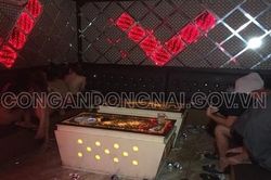 Đồng Nai: Xử lý quán karaoke để nhân viên thoát y phục vụ khách