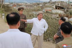 Ông Kim Jong Un tới vùng hứng chịu siêu bão Haishen