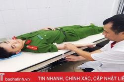 Thiếu úy Công an và Bí thư đoàn xã hiến máu cứu bệnh nhân trong đêm