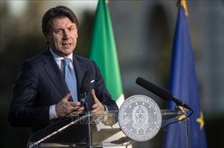 Thủ tướng Italy đánh giá kế hoạch mở cửa sân đón cổ động viên