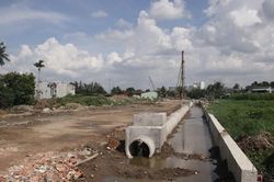 Đừng để người dân 'cõng phí'