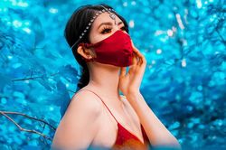 Vì sao đeo khẩu trang lụa tốt cho da?