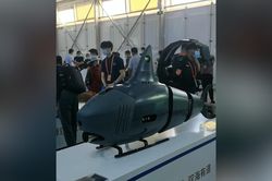 Robot hình dạng cá mập thú vị ở hội chợ thương mại Trung Quốc