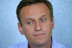 Chính trị gia đối lập Navalny hết hôn mê