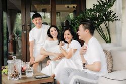 Hồng Nhung tươi rói gặp gỡ hội bạn thân Hà Kiều Anh, Quang Linh