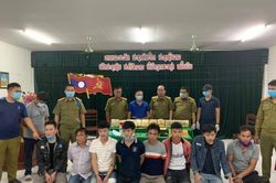Trang bị súng ngắn, dùng ô tô biển giả vận chuyển 10kg ma túy đá xuyên biên giới