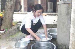 Nữ sinh mồ côi đạt điểm cao khối D khó thực hiện ước mơ giảng đường