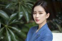 Trở lại showbiz sau khi sinh con, Lưu Thi Thi đang cố gắng để thoát khỏi những trói buộc với Ngô Kỳ Long?