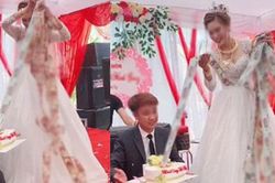 Cô dâu 'nặng gánh' vào ngày cưới: Vừa đeo vàng 'nặng trĩu', vừa được chồng tặng bánh kem chứa cả dây tiền
