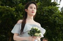Vì sao Lưu Diệc Phi không được mời làm phù dâu?